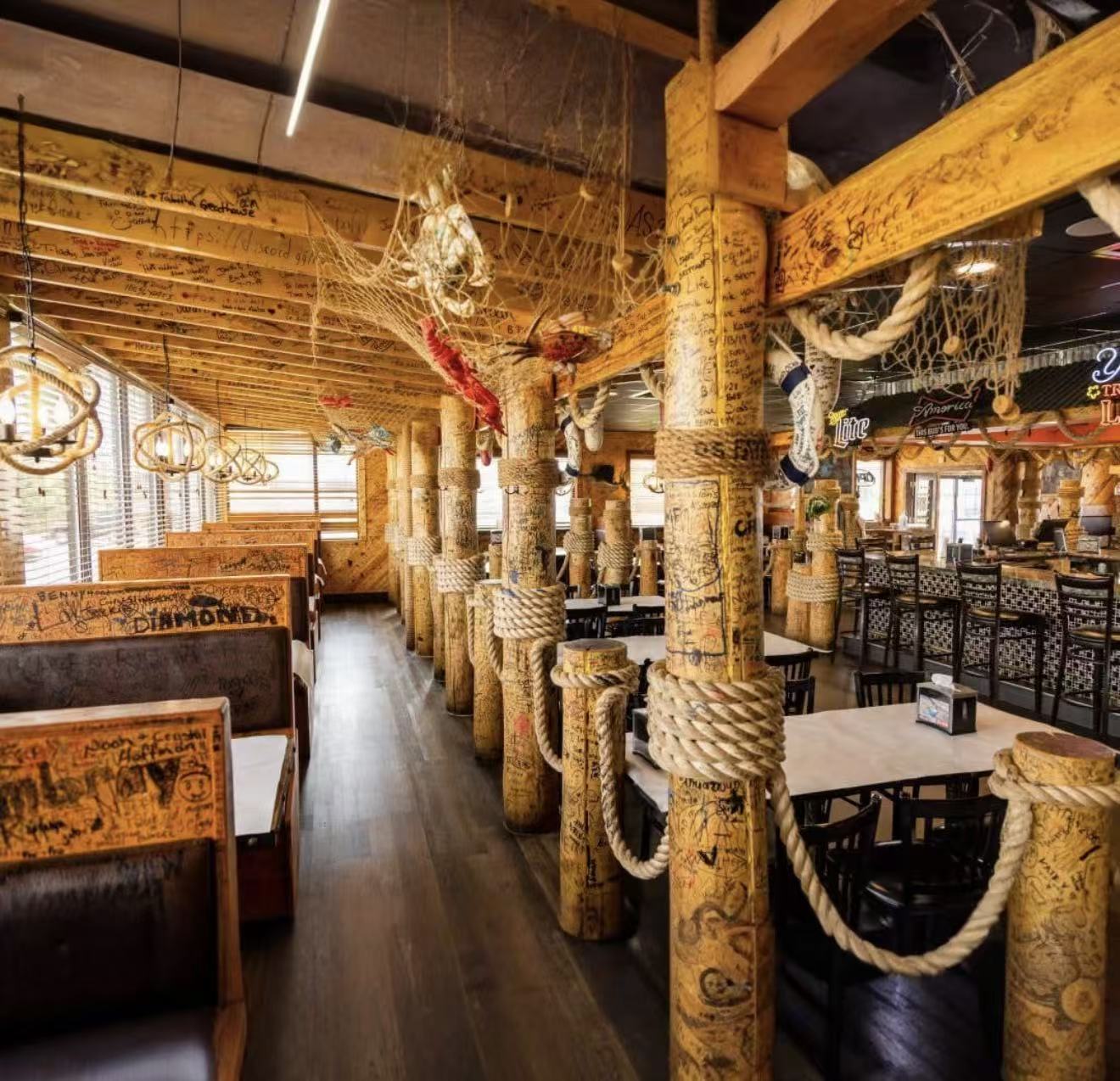 Storming Crab Lexington dining room